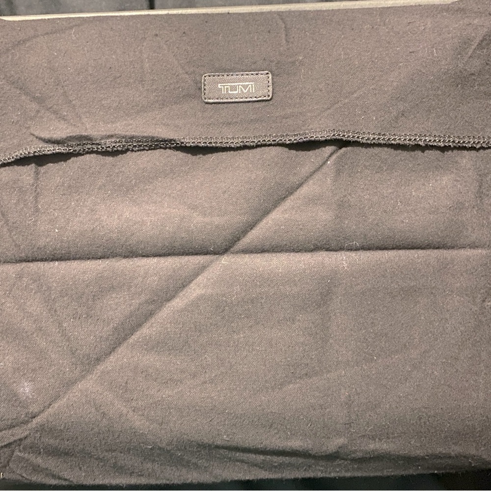 NIB RARE Tumi Locking Portfolio Saffiano Leather With Handles In Burgundy - Picture 16 of 16